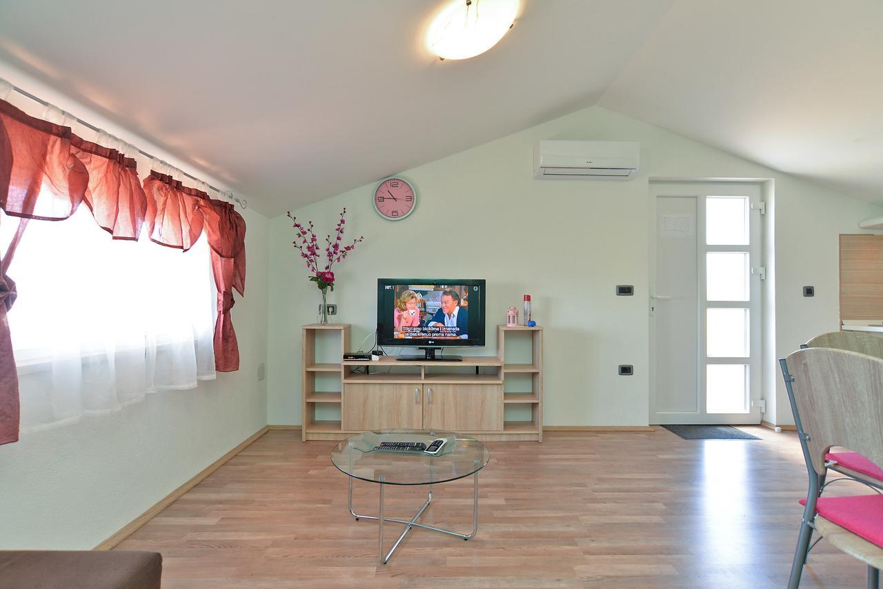 Dino 1355 Apartment *