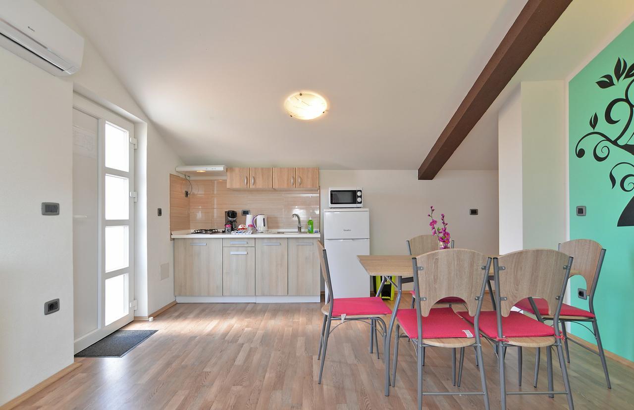 Dino 1355 Apartment