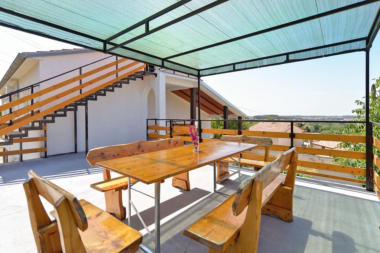 Dino 1355 Apartmán
